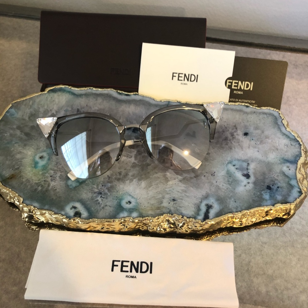 ✨Gorgeous Brand New Fendi Sunglasses ✨